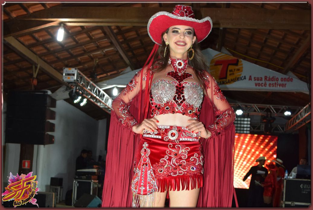 DESFILE DA RAINHA DA EXPOVALE 2019